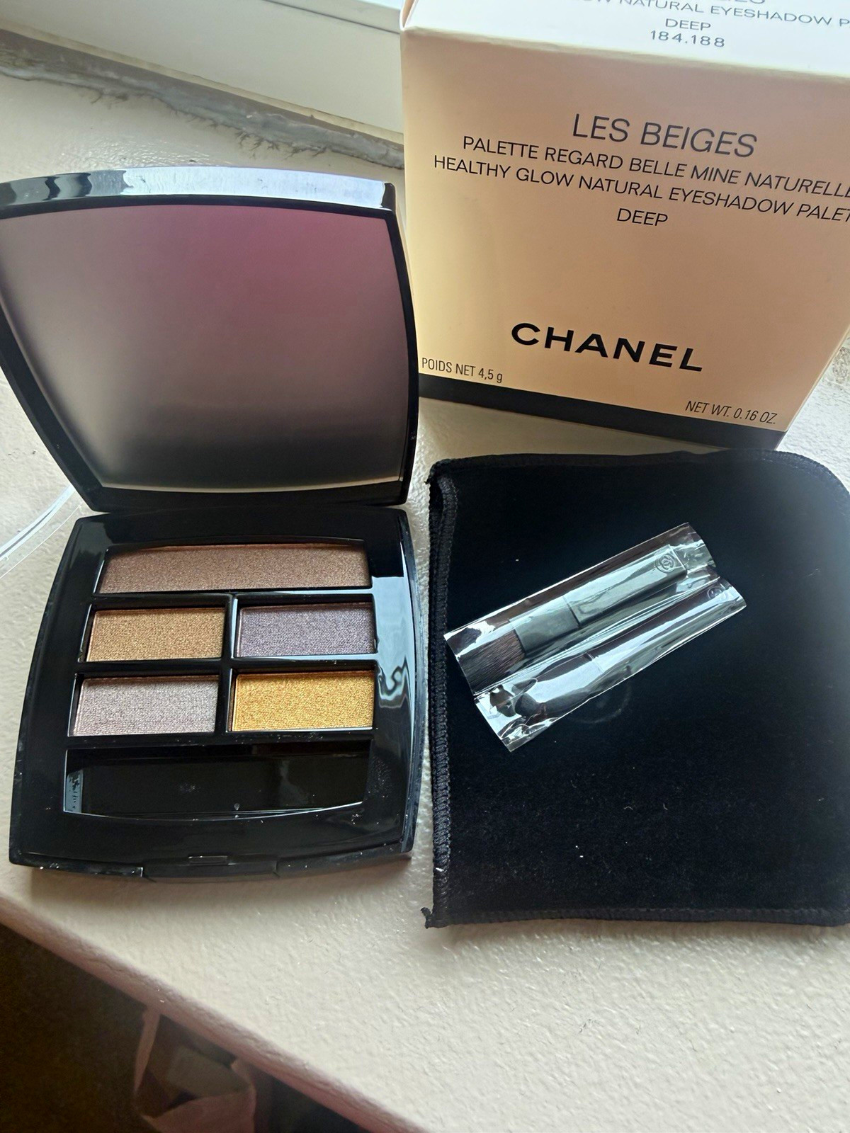CHANEL Les Beiges Healthy Glow Natural Eyeshadow Palette Deep NIB 0.16 oz CHANEL Les Beiges Healthy Glow Natural Eyeshadow Palette Deep NIB 0.16 oz