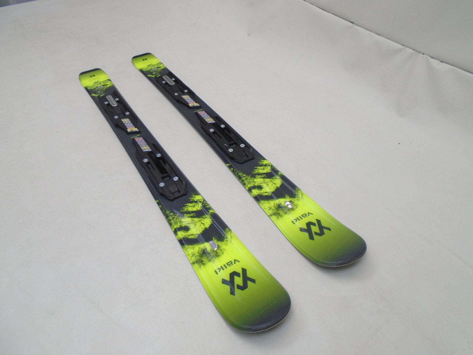 VOLKL 2023 DEACON JR 90 BLACK/ GREEN 120469.090 BOY\'S 90CM ALL MOUNTAIN SKIS