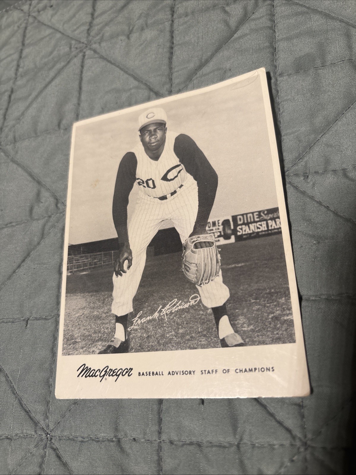 1960 MACGREGOR ADVISORY STAFF PHOTO Frank Robinson, Cincinnati Reds 1960 MACGREGOR ADVISORY STAFF PHOTO Frank Robinson, Cincinnati Reds