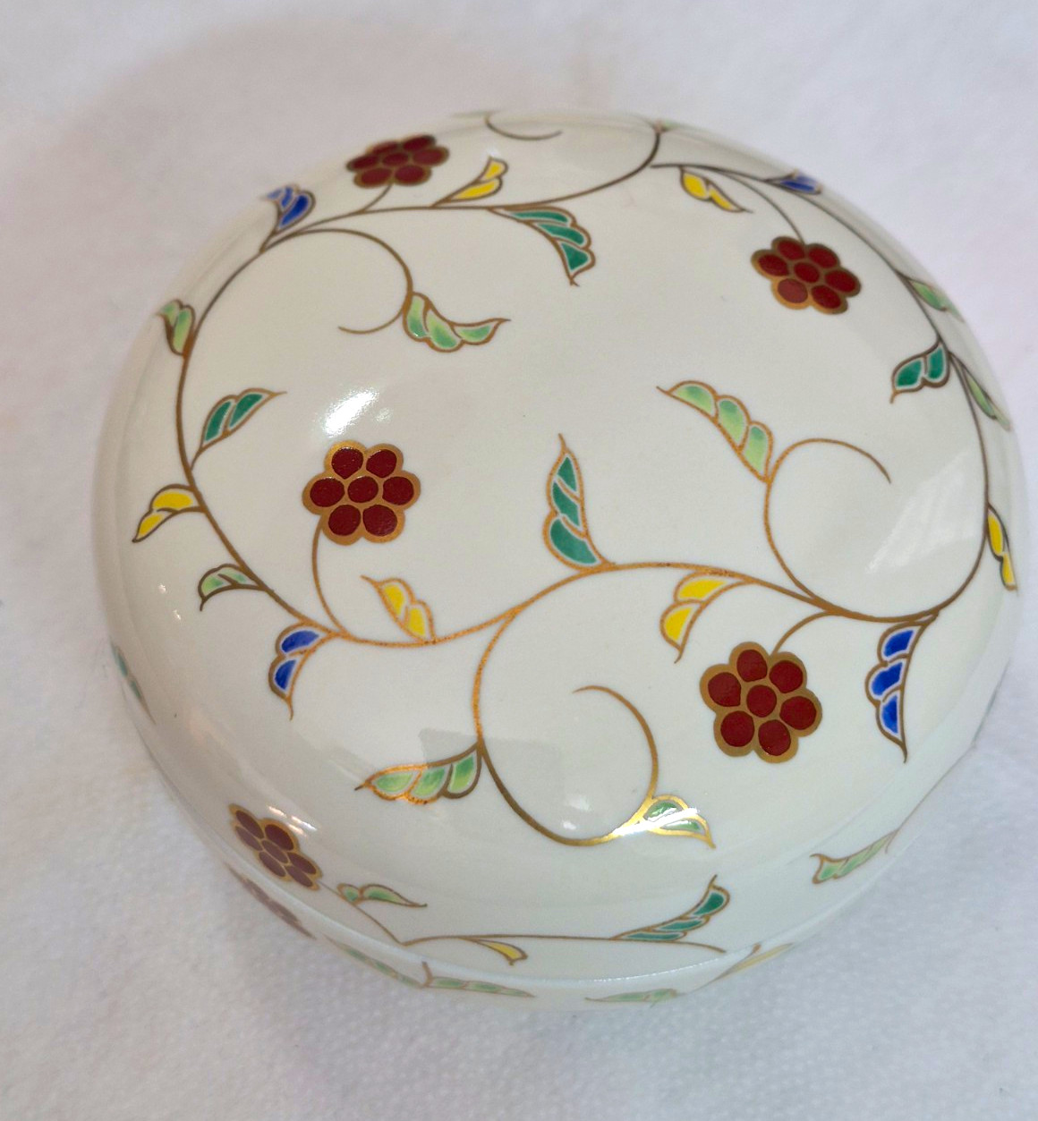 Vintage Tachikichi Iro-Karakusa  LIidded Porcelain Bowl