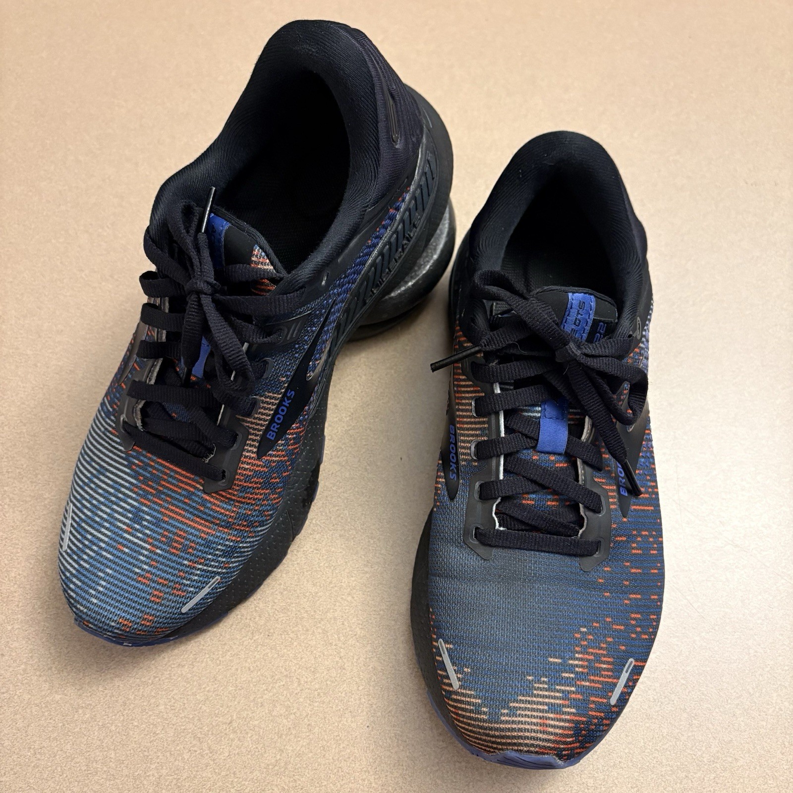 Men’s Brooks Adrenaline GTS 22 Multicolor, Blue/Black  Size 8