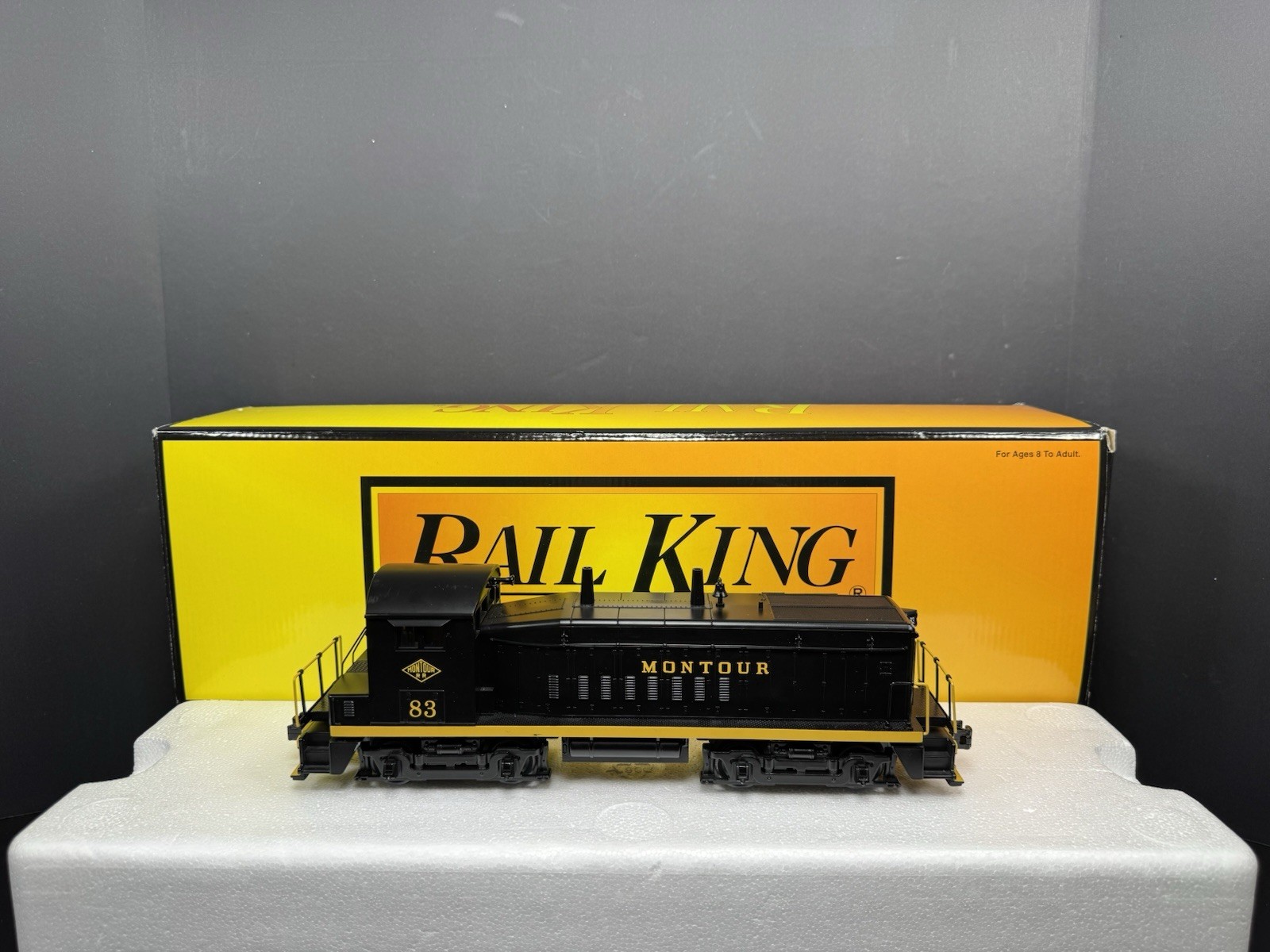 MTH RailKing 30-2327-1 Montour SW-9 nonpowered switcher diesel engine #83 *read*