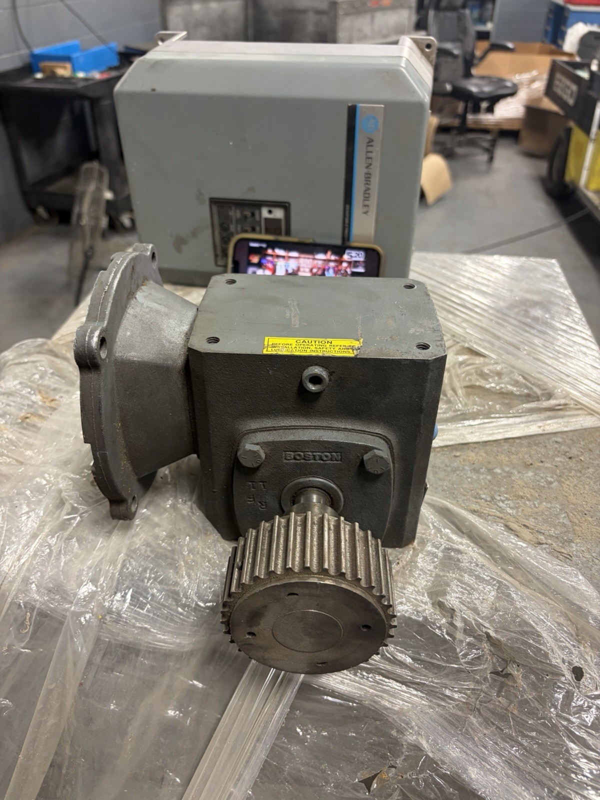 BOSTON GEAR SPEED REDUCER 15:1 Ratio, 700 SERIES ISO 9002 F715-15-B5-J USED