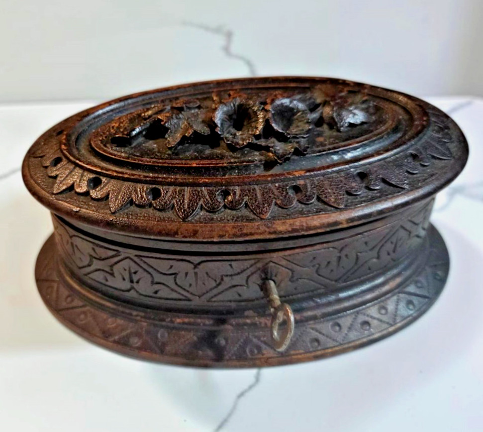 Antique Black Forest Hand Carved Wood Box Brienz Floral Lock & Key Velvet Lined