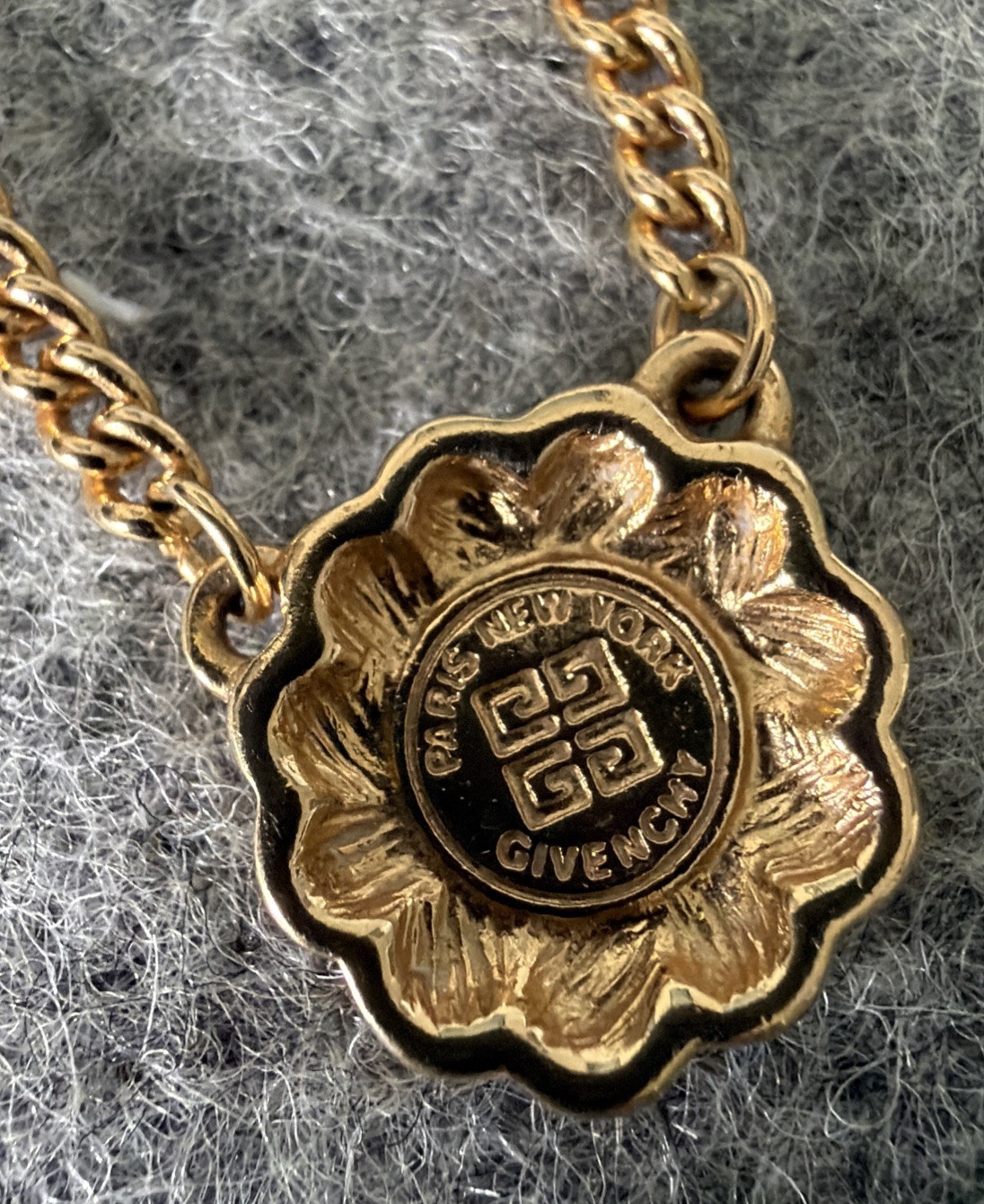 Vintage GIVENCHY Paris New York Signed 4G Logo Flower Medallion Chain Necklace