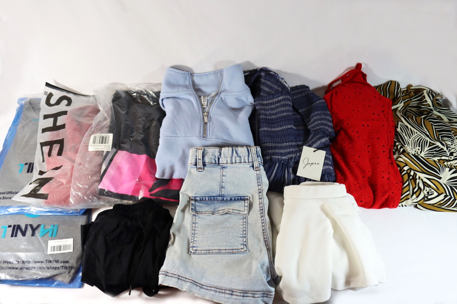 11 pc Women’s Clothing LOT Bundle Size XS Dresses Jean Shorts Tops PJs, MOST NEW