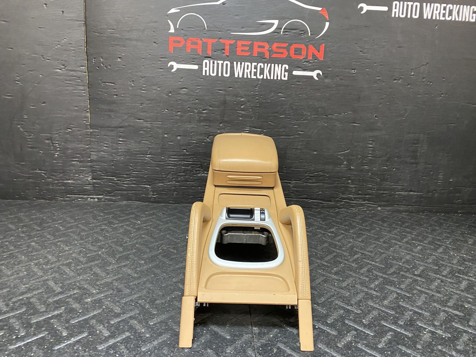 03-06 PORSCHE CAYENNE FRONT CENTER FLOOR CONSOLE SAND BEIGE 86 03-06 PORSCHE CAYENNE FRONT CENTER FLOOR CONSOLE SAND BEIGE 86