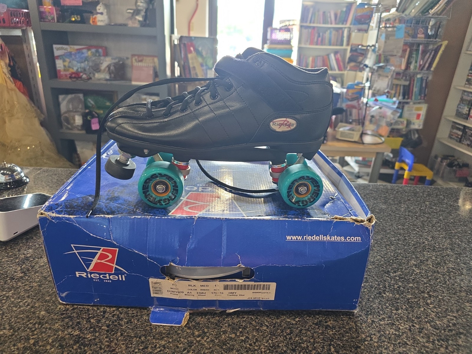 NIB Riedell R3 Cayman Roller Skates, Men\'s Sz13, Black, Radar Energy Wheels