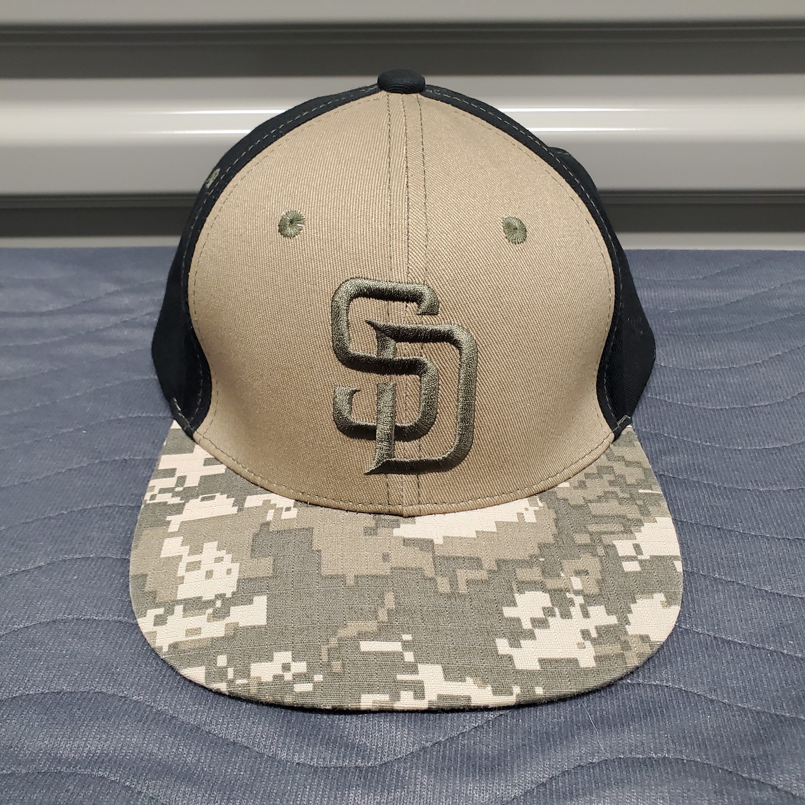 San Diego Padres Armed Forces Day SGA Camo Trucker Mesh Snapback Hat OSFM NEW