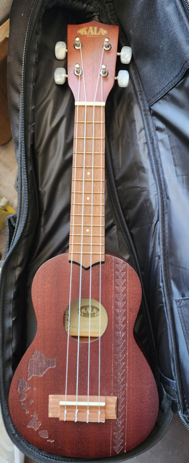 Kala KA-15S-H2 Satin Mahogany Soprano w/ Hawaiian Islands Engraving & Case
