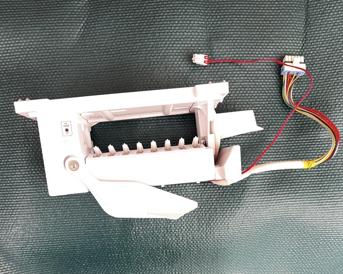 DAEWOO / KENMORE Ref-tor Ice Maker # DIM-AL8A /3011199500 From Md# 111.73045610 DAEWOO / KENMORE Ref-tor Ice Maker # DIM-AL8A /3011199500 From Md# 111.73045610