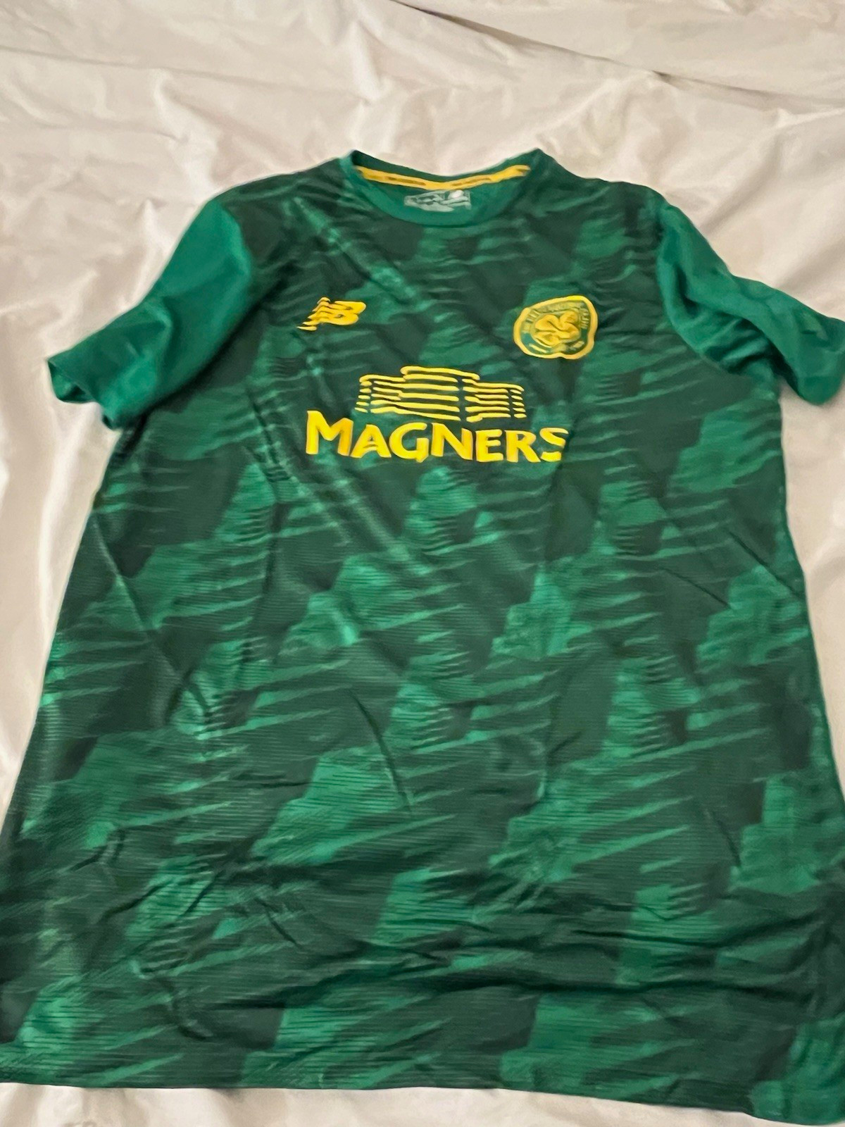 New Balance Glasgow Celtic Scotland FC Men’s Green Soccer Jersey Shirt Sz XL New Balance Glasgow Celtic Scotland FC Men’s Green Soccer Jersey Shirt Sz XL