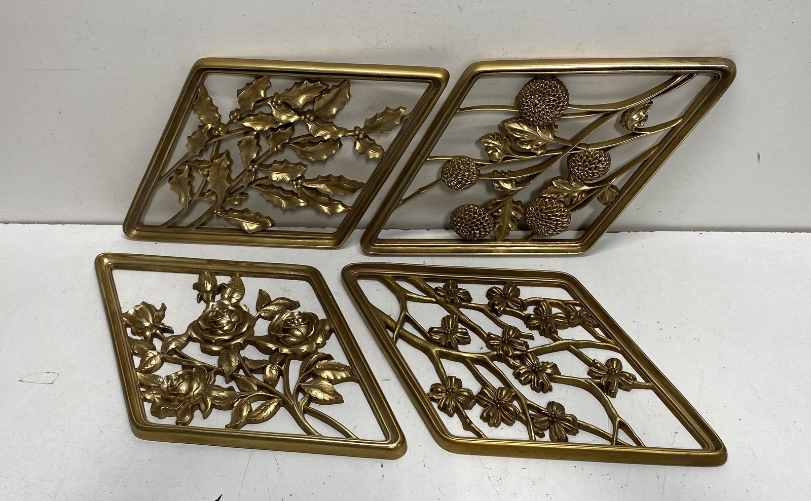 Syroco Gold Tone Floral Wall Plaque Lot 4 Pieces Diamond Mid Century Modern 1961