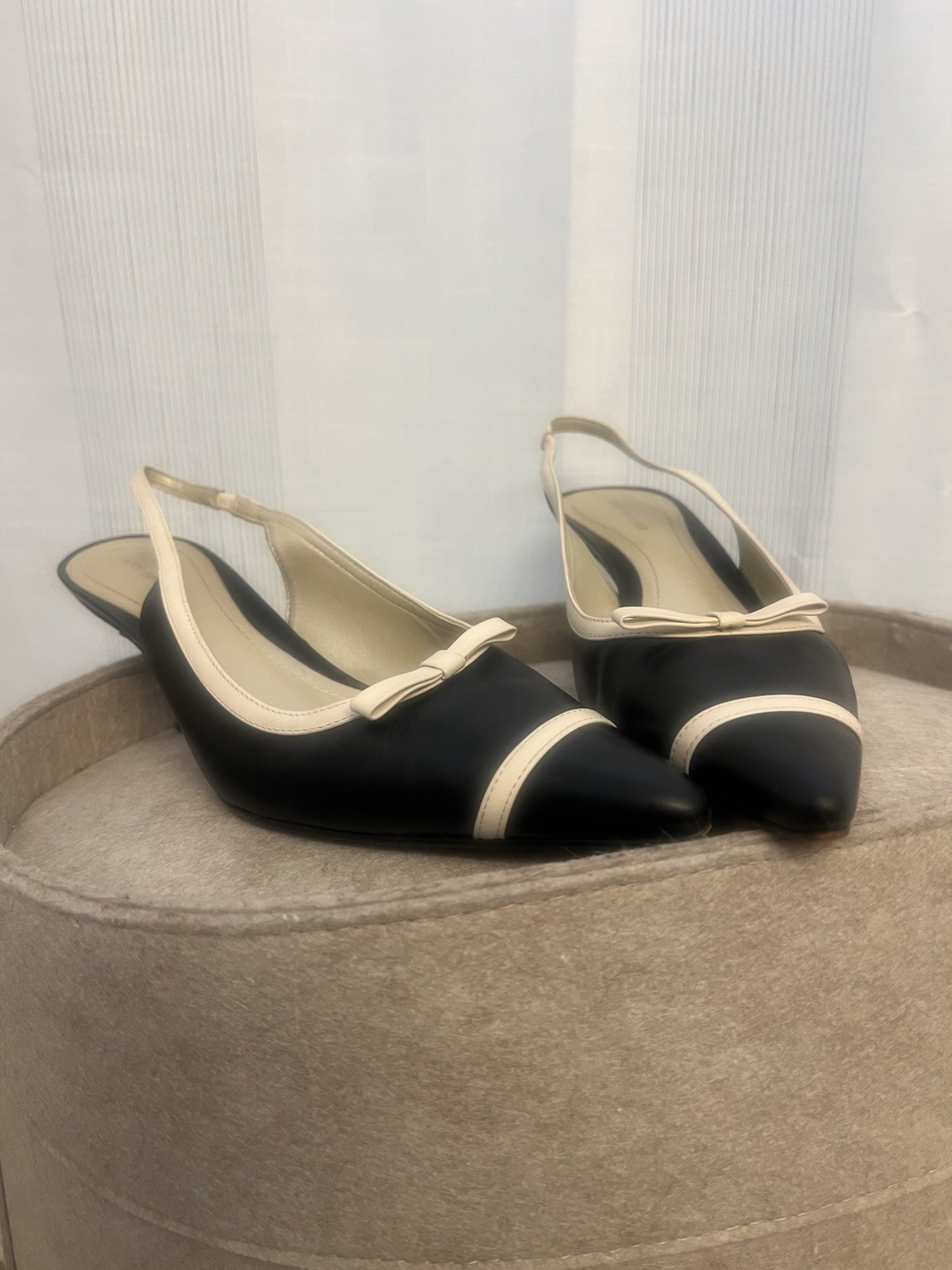 Darling rare EXCELLENT CONDITION Ann Taylor kitten heels So classy