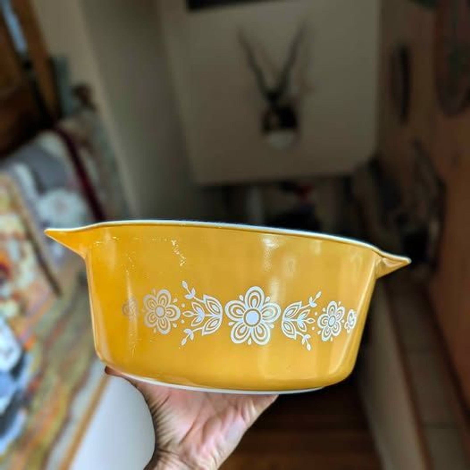 Vintage Gold Pyrex Butterfly Gold 475-B 2.5 qt Round Cinderella Casserole Vintage Gold Pyrex Butterfly Gold 475-B 2.5 qt Round Cinderella Casserole