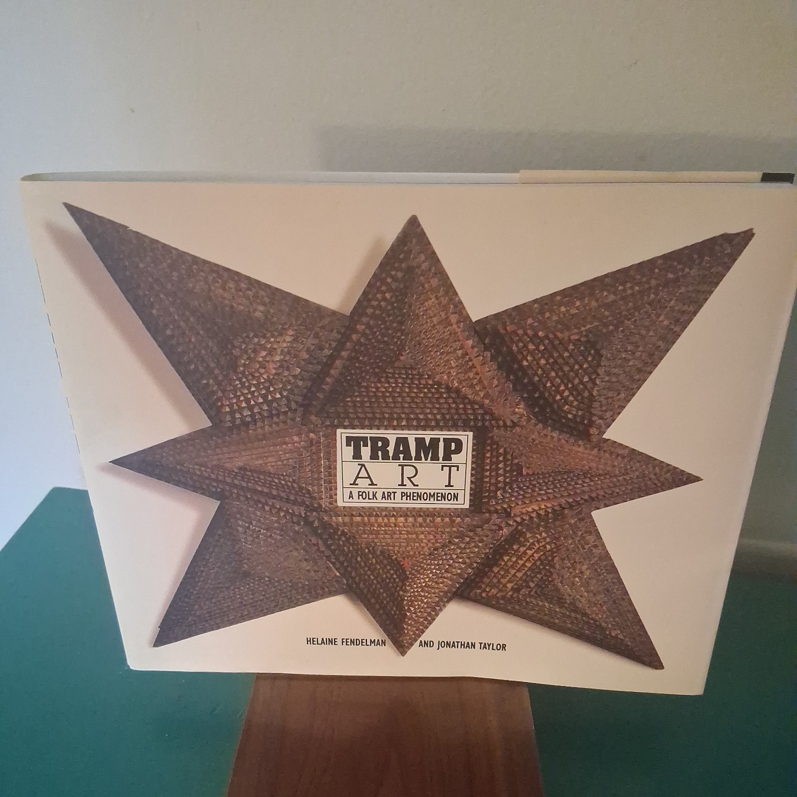 Tramp Art : A Folk Art Phenomenon by Helaine Fendelman & Jonathan Taylor PB 1999 Tramp Art : A Folk Art Phenomenon by Helaine Fendelman & Jonathan Taylor PB 1999