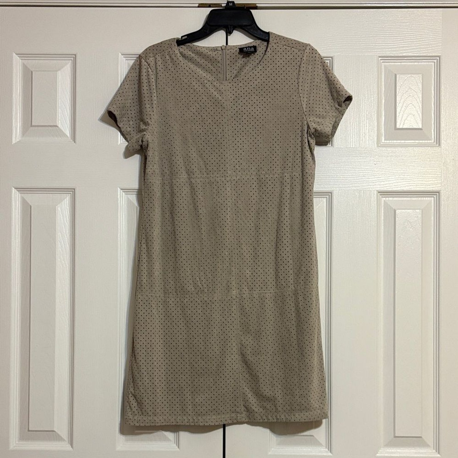 A.N.A A New Approach Taupe Short Sleeve Midi Dress Size: S A7 A.N.A A New Approach Taupe Short Sleeve Midi Dress Size: S A7