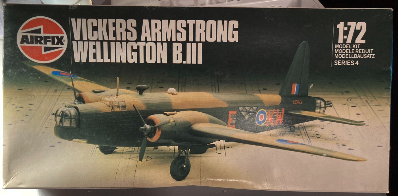 Airfix 4001 WW2 British Vickers Armstrong Wellington B.III Bomber model kit 1/72