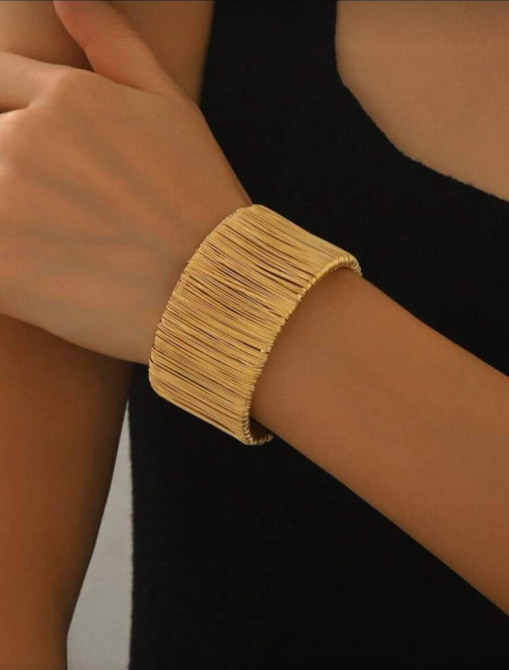 Women\'s Daily Wear Minimal Metal Wire Multi-Layer Wrapped Open Bangle New in Bag Women\'s Daily Wear Minimal Metal Wire Multi-Layer Wrapped Open Bangle New in Bag