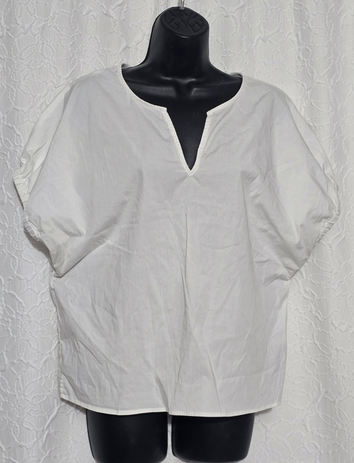 The Limited Short Sleeve Cotton Top V-Neck  Size M 
