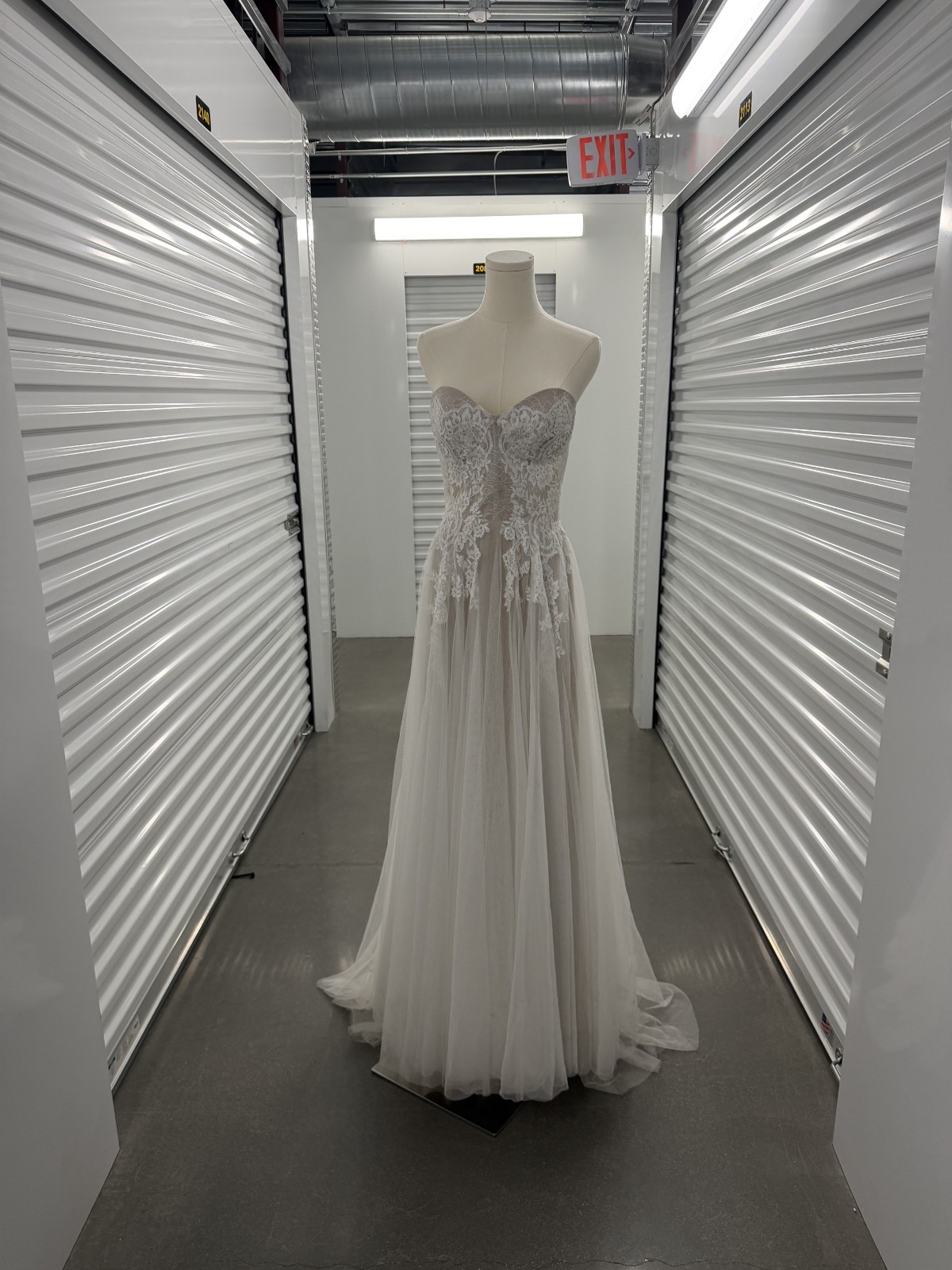 Willowby by Watters Heartleaf Wedding Dress Size 6 Lace Tulle Strapless 51711R Willowby by Watters Heartleaf Wedding Dress Size 6 Lace Tulle Strapless 51711R