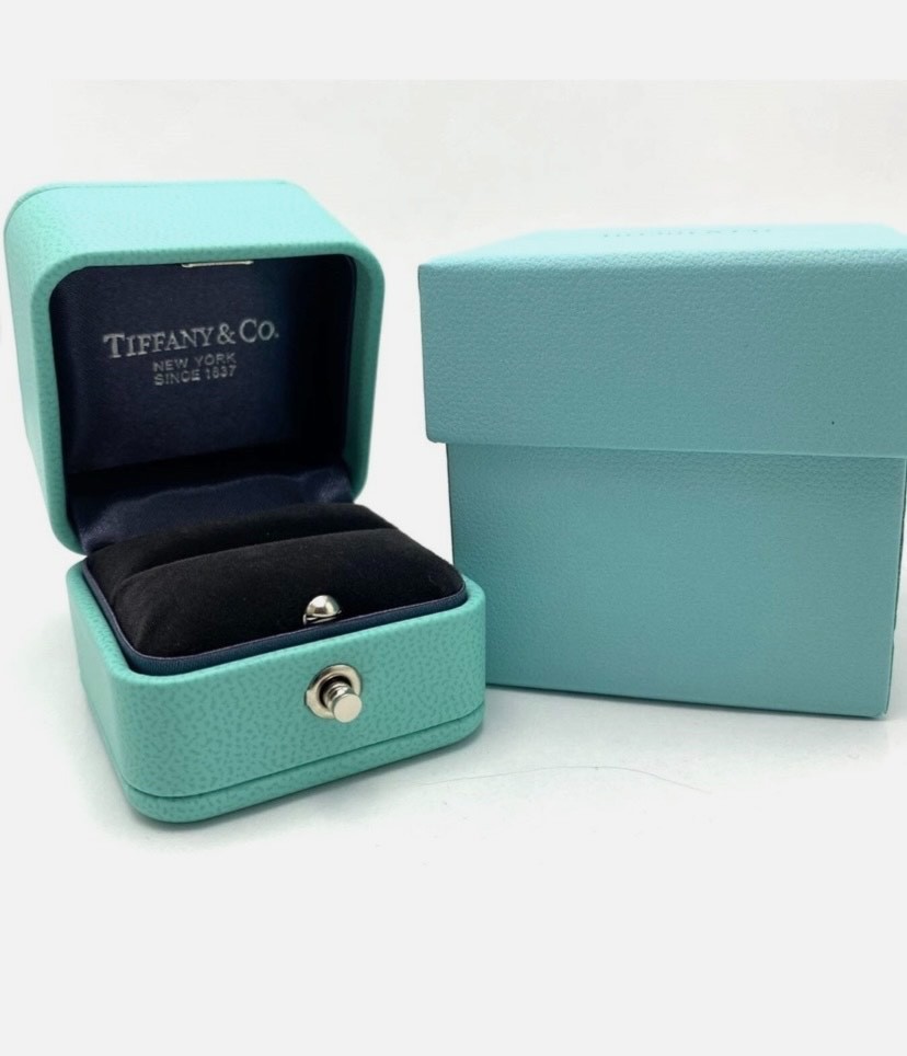 100% Authentic Tiffany & Co Engagement Ring Box + Outer Box+Ribbon 100% Authentic Tiffany & Co Engagement Ring Box + Outer Box+Ribbon