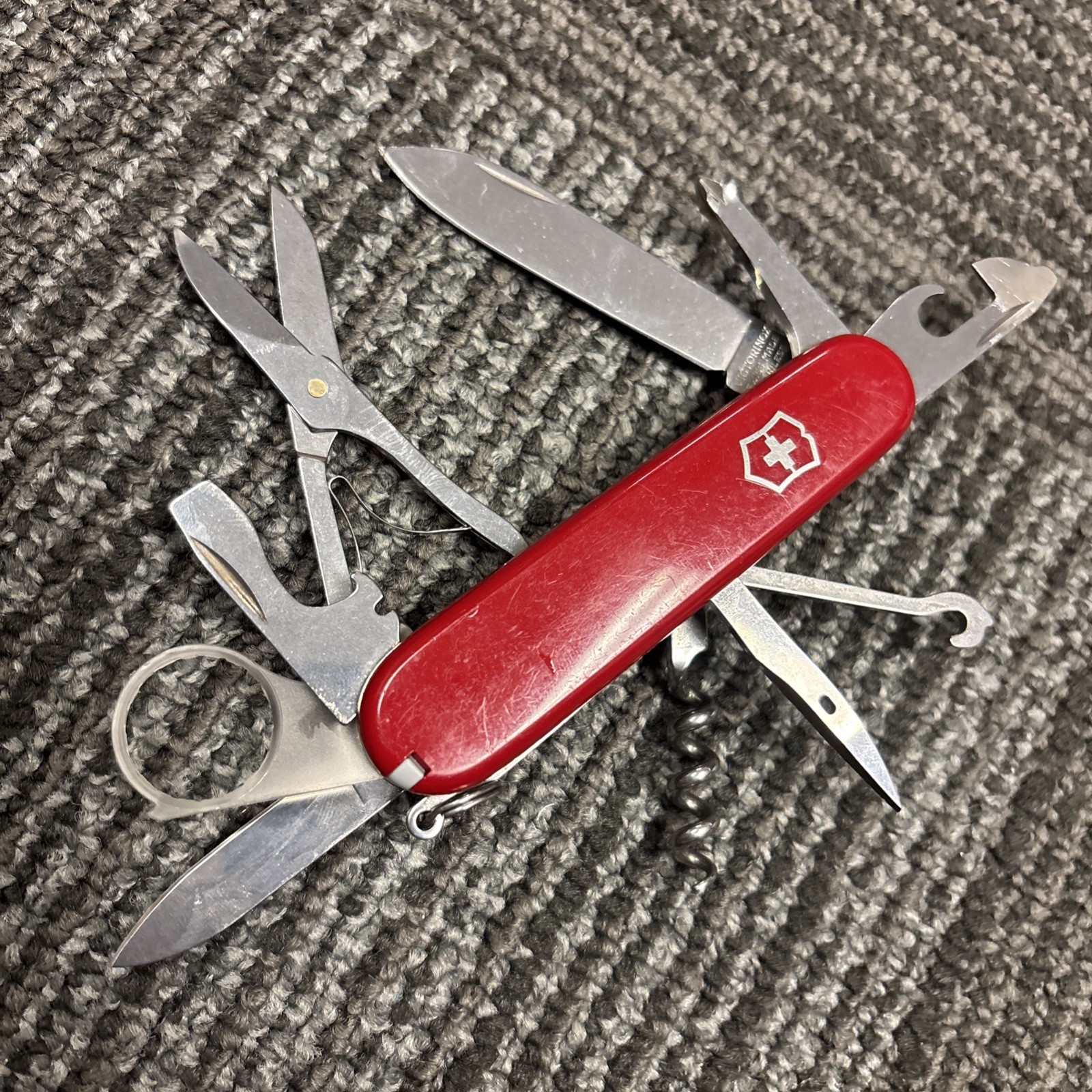 Victorinox Explorer SAK - Missing Magnifying Glass Lens, Otherwise Excellent Victorinox Explorer SAK - Missing Magnifying Glass Lens, Otherwise Excellent