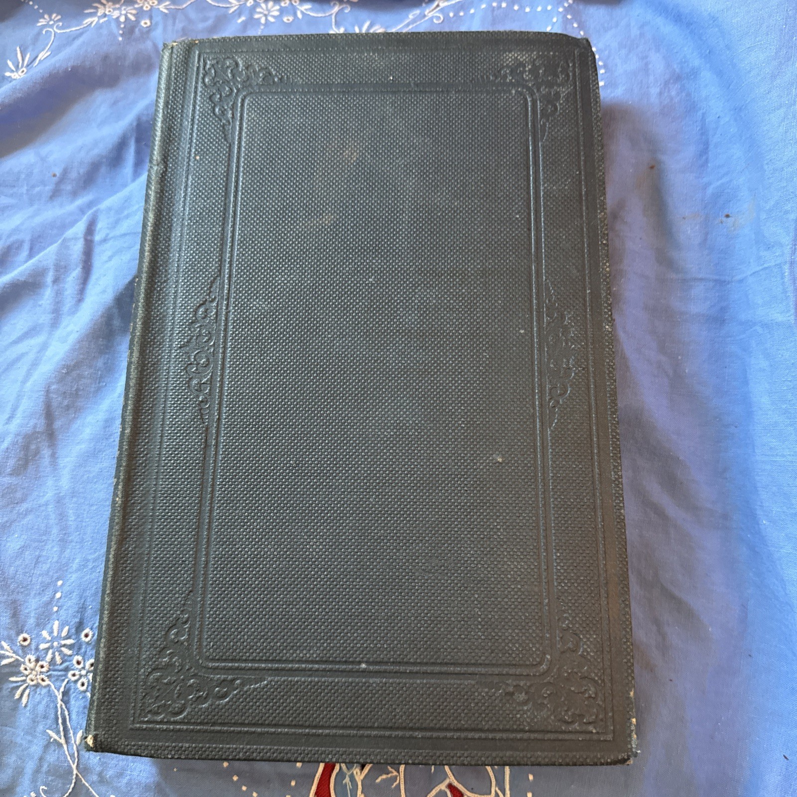 Antique French book by Avec Le Docteur Philips