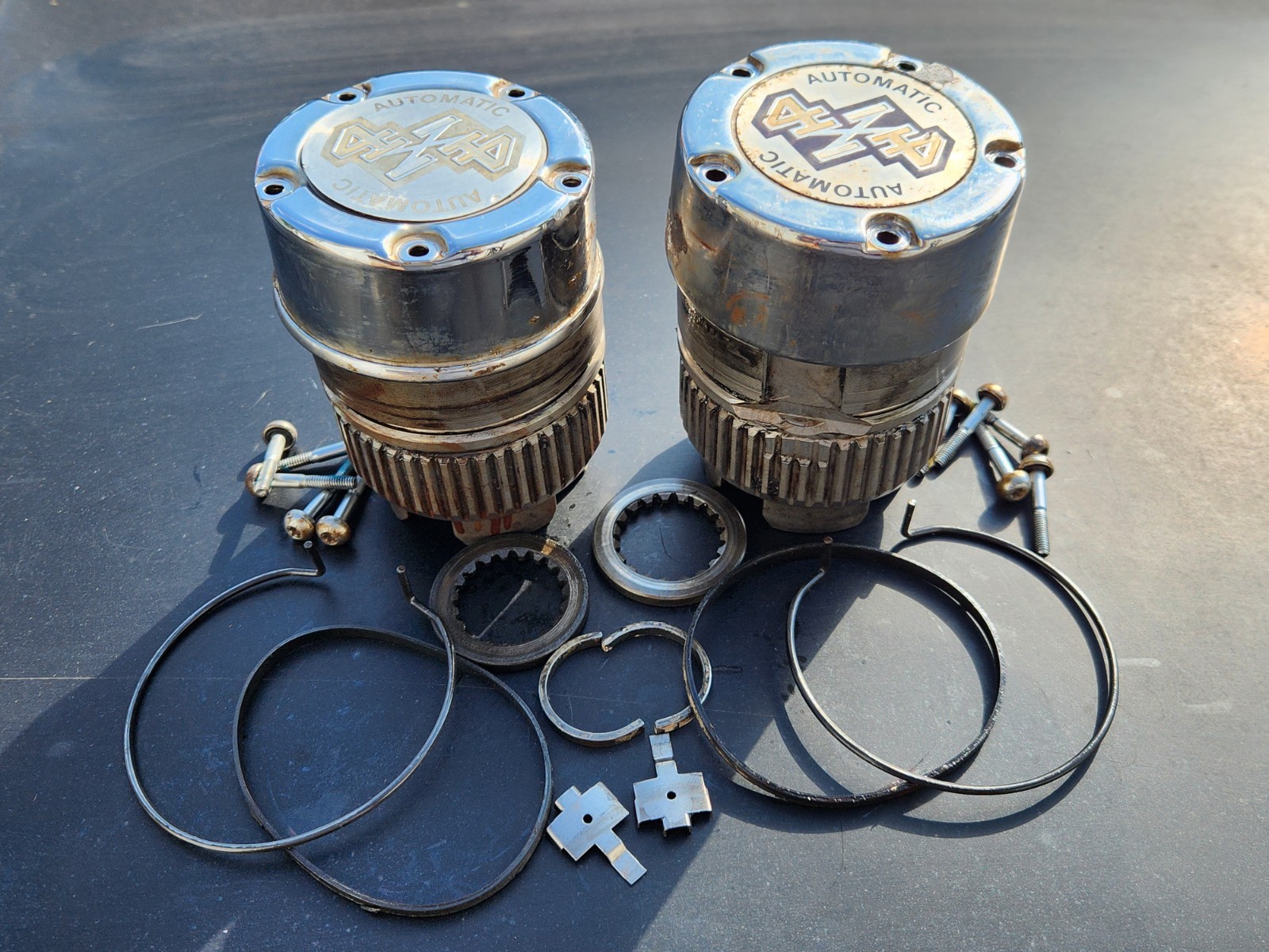 1980-1996 Ford Bronco F150 Dana 44 5 Bolt Automatic Locking Hubs 4x4 Auto OEM 1980-1996 Ford Bronco F150 Dana 44 5 Bolt Automatic Locking Hubs 4x4 Auto OEM