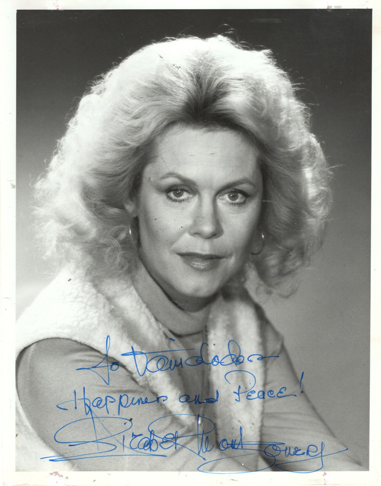 AMERICAN FILM ACTRESS, TV PERSONALITY ELIZABETH MONTGOMERY, SIGNED VINTAGE PHOTO AMERICAN FILM ACTRESS, TV PERSONALITY ELIZABETH MONTGOMERY, SIGNED VINTAGE PHOTO