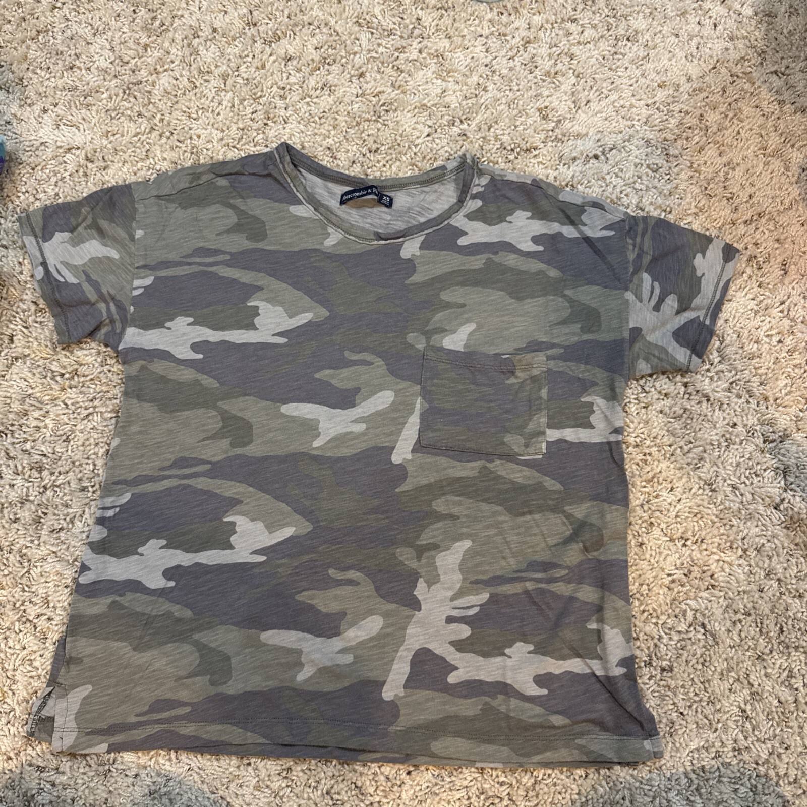 Women\'s Abercrombie XS Camo Tee Women\'s Abercrombie XS Camo Tee