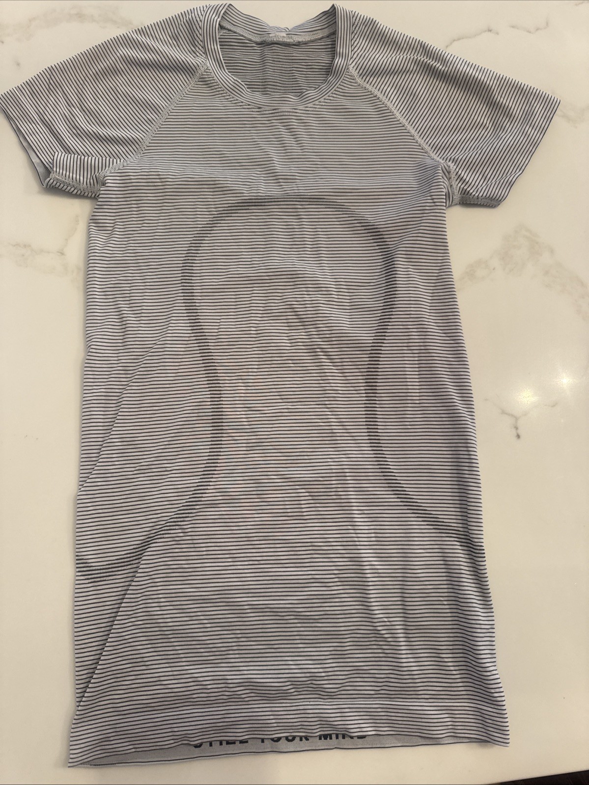 Lululemon Women\'s Short Sleeve Swifty Tech Size 2 Black And White