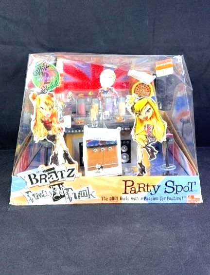 Bratz pretty \'n\' punk party Spot Play-set NRFB MGA World destination 2 MB Bratz pretty \'n\' punk party Spot Play-set NRFB MGA World destination 2 MB