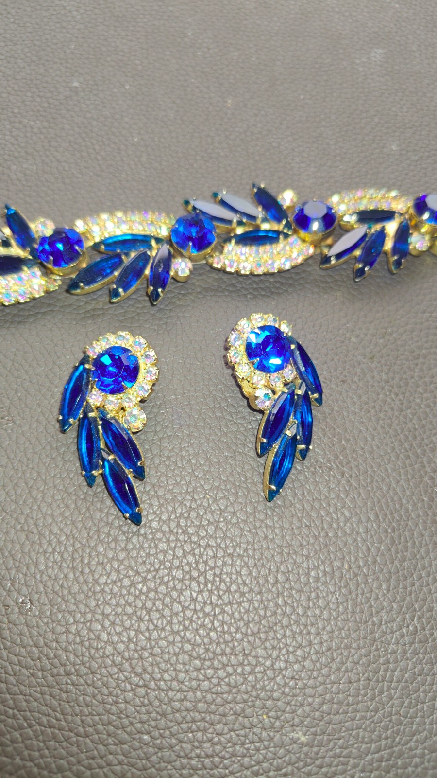 Vintage Juliana D&E Bracelet and Earrings Set (DeLizza & Elster Juliana) Vintage Juliana D&E Bracelet and Earrings Set (DeLizza & Elster Juliana)