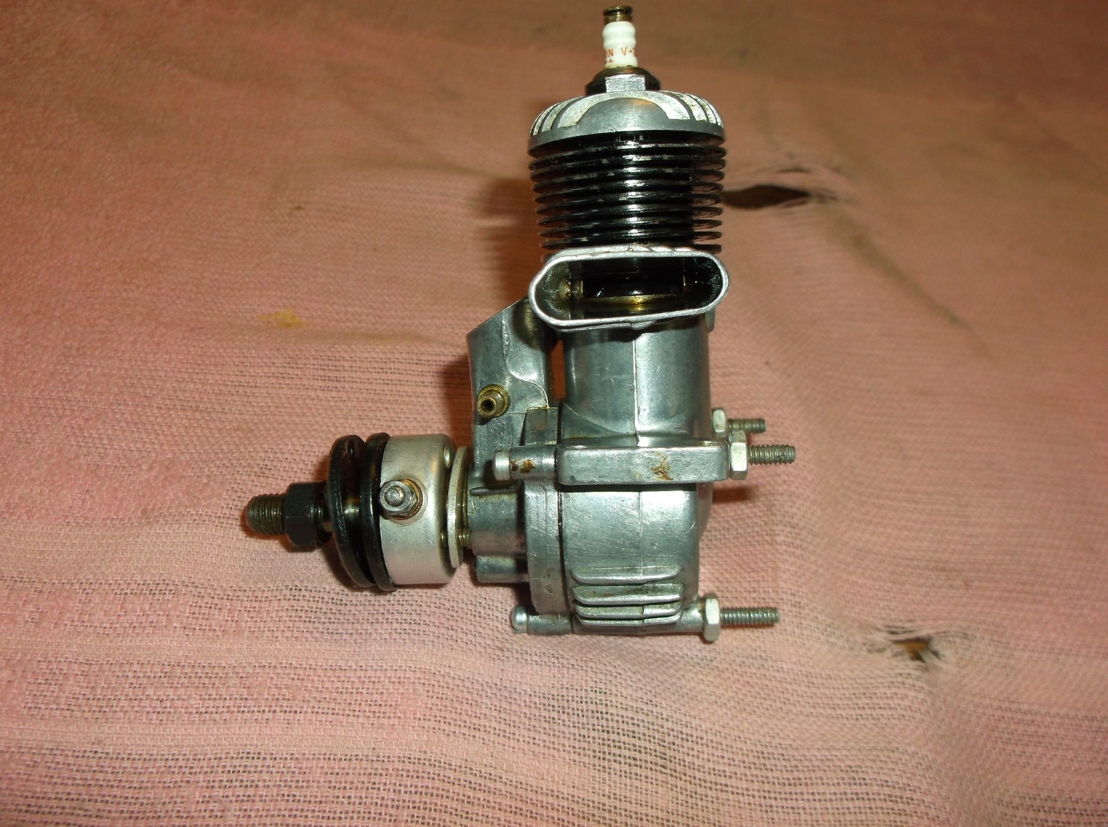 Ohlsson & Rice 23  ignition model airplane engine  1940\'s