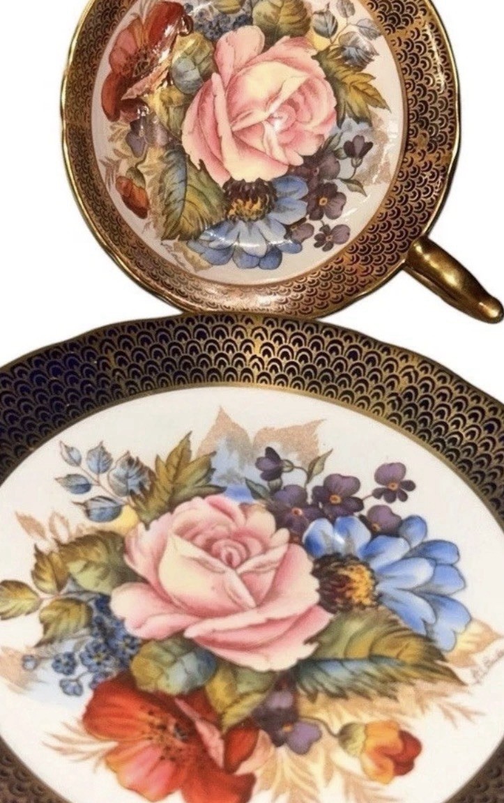 VTG Aynsley Cobalt Gold Cabbage Rose RARE Scalloped Fish scale Cup & Saucer 1233