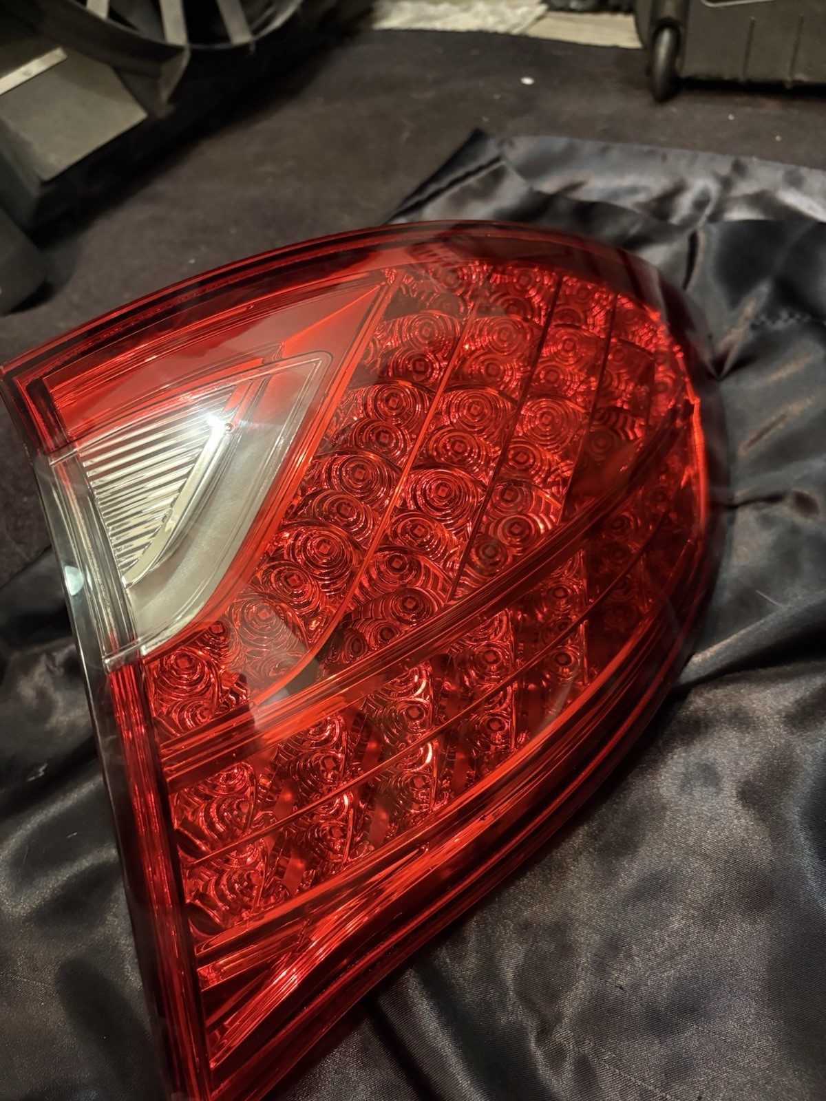 11-14 Porsche Cayenne 958 Rear Right Passenger Side Outer Tail Light Lamp Oem