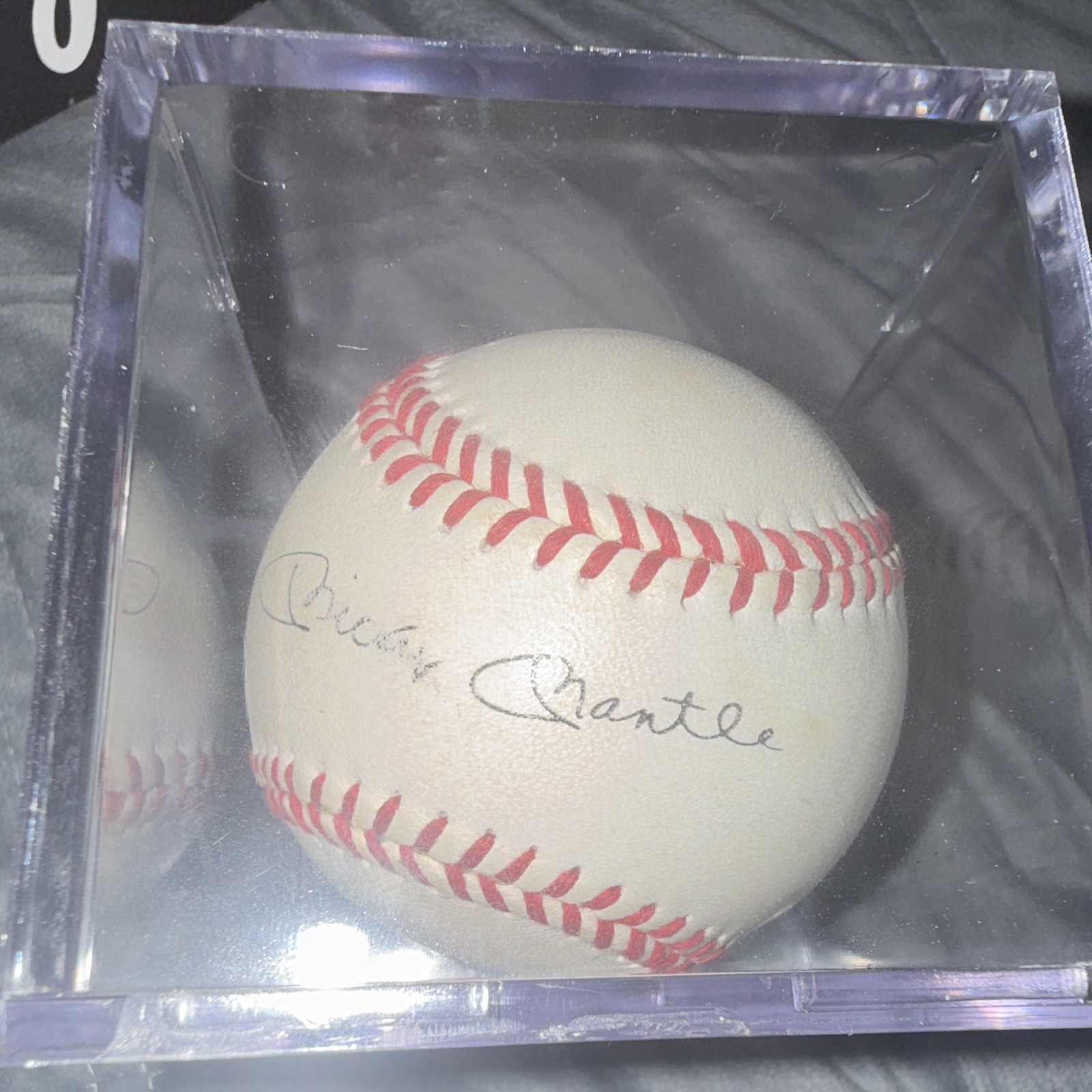 Mickey Mantle Signed Official Major League Baseball w/ Display Case (Not Auth) Mickey Mantle Signed Official Major League Baseball w/ Display Case (Not Auth)