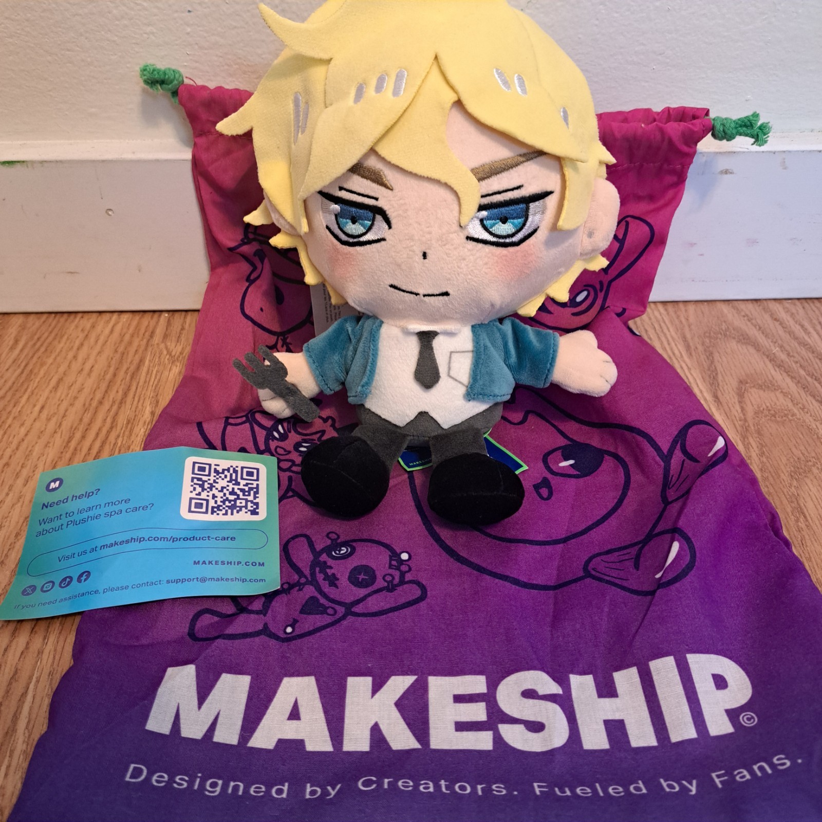 Makeship Arlo Plushie By Uru-Chan - Only 297 made Makeship Arlo Plushie By Uru-Chan - Only 297 made