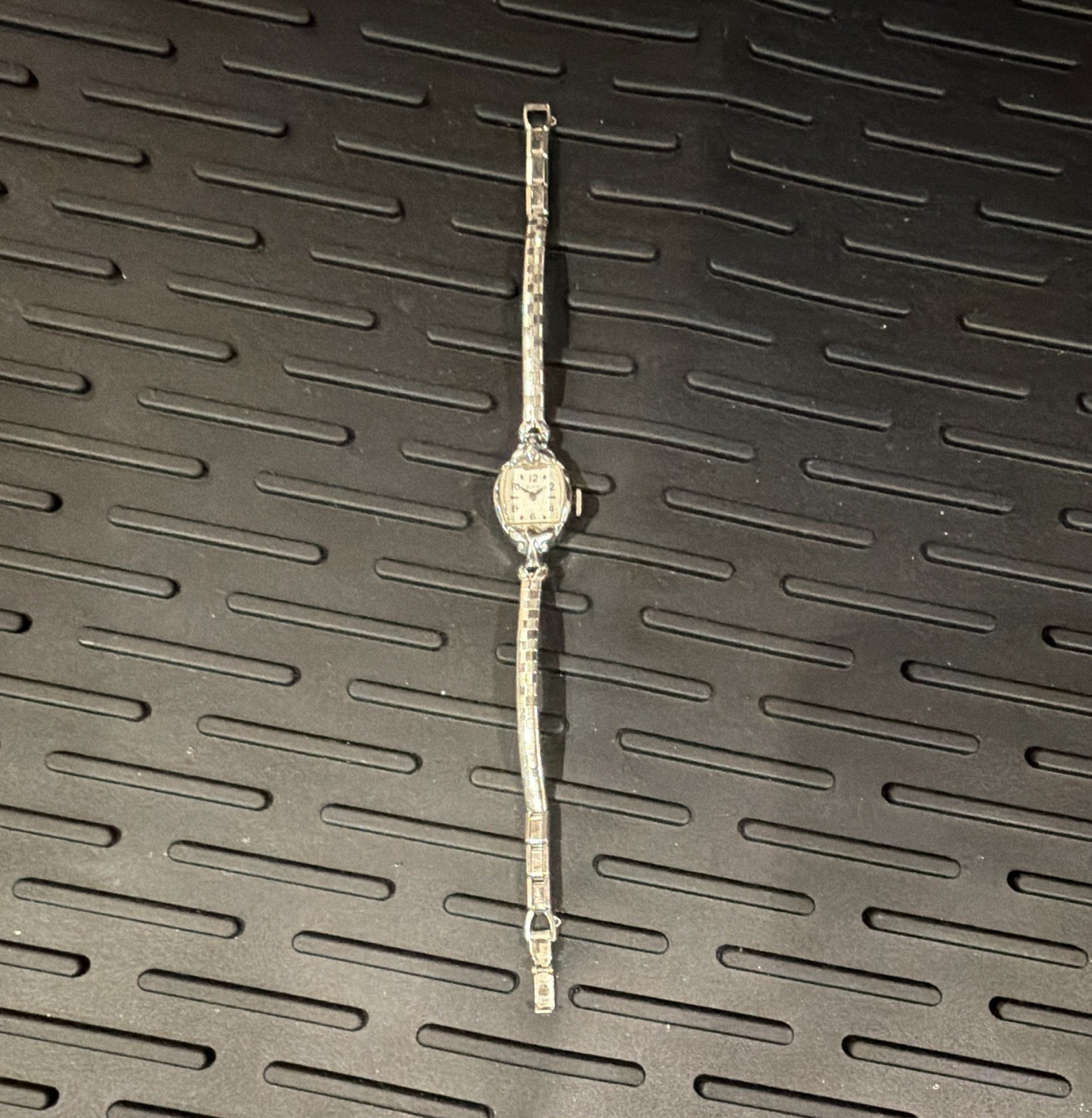 Elgin Women’s Vintage 1930s Manual Mechanical 15J White Dial Cushion Bracelet