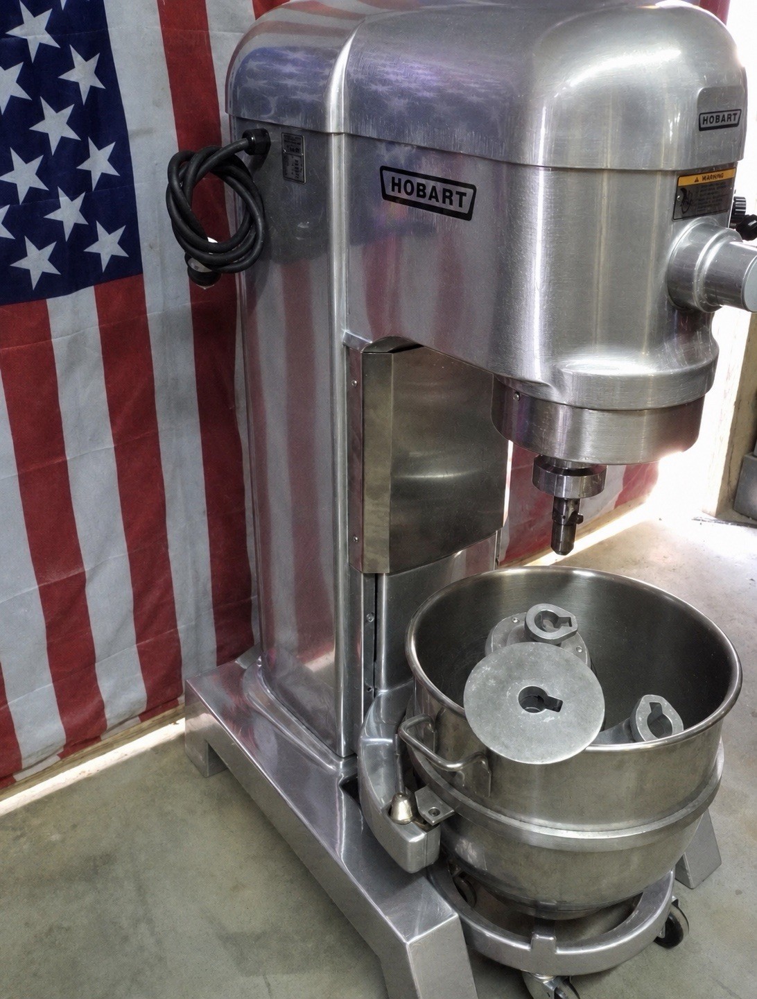 Hobart 2HP H600DT DELUXE 60qt Mixer w/ Bowl/Attachments *** WARRANTY INCLUDED***