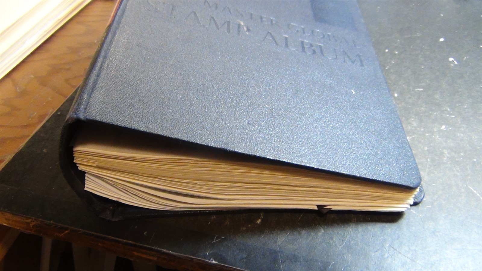 Stampsweis Huge France stamp collection in Minkus album to 1995 est 2000 stamps