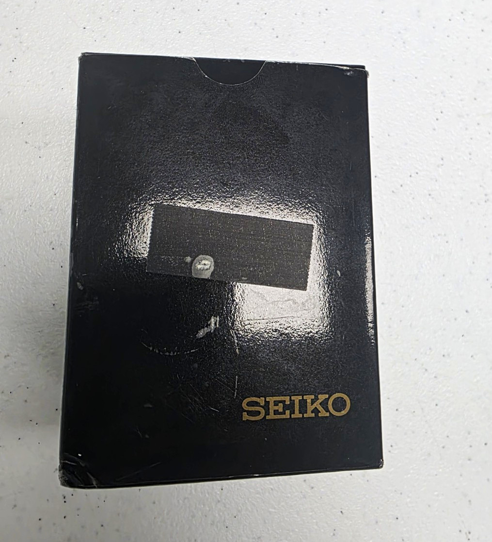 Seiko Quartz Day/Date Gold-Tone 30mm Stainless Steel Bracelet w/ Box Papers Seiko Quartz Day/Date Gold-Tone 30mm Stainless Steel Bracelet w/ Box Papers