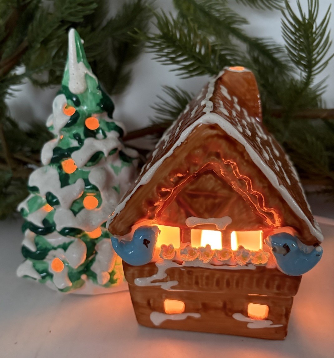 RARE Department 56 Small Chalet w/ birds & tree early Original Snow Village 1976