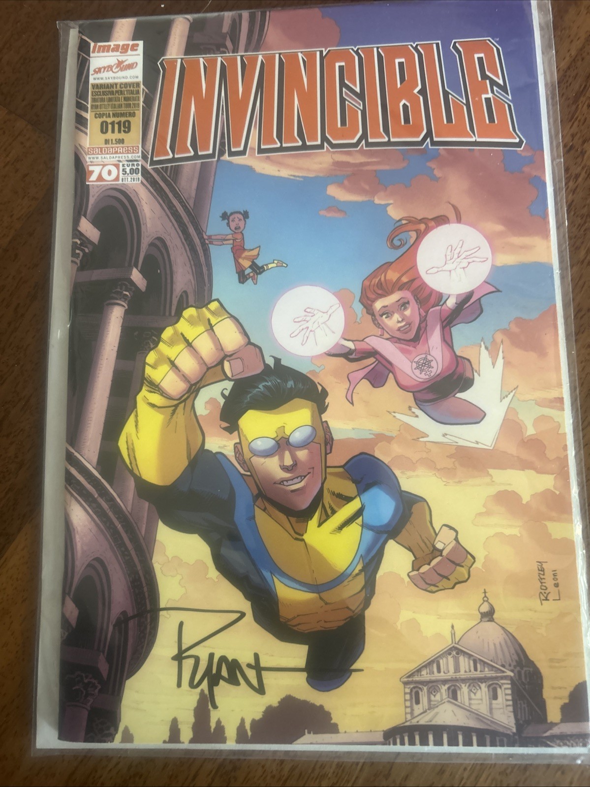 Invincible 70 signed Ryan Ottley ITALIAN tour Robert Kirkman copy no. 0119/1500