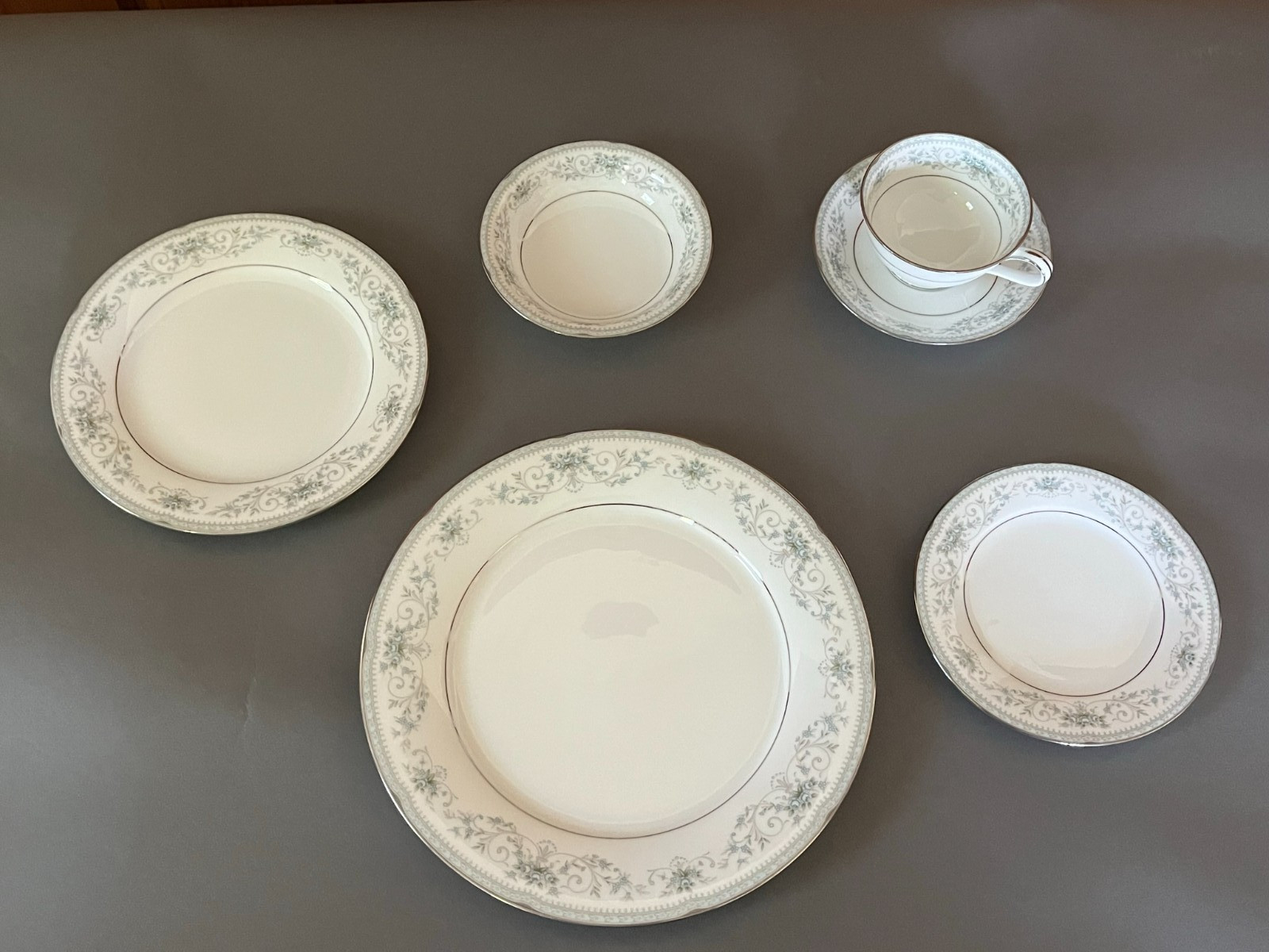 Noritake Vintage Fine China 51 piece set. Colburn 6107. Never Used. Noritake Vintage Fine China 51 piece set. Colburn 6107. Never Used.