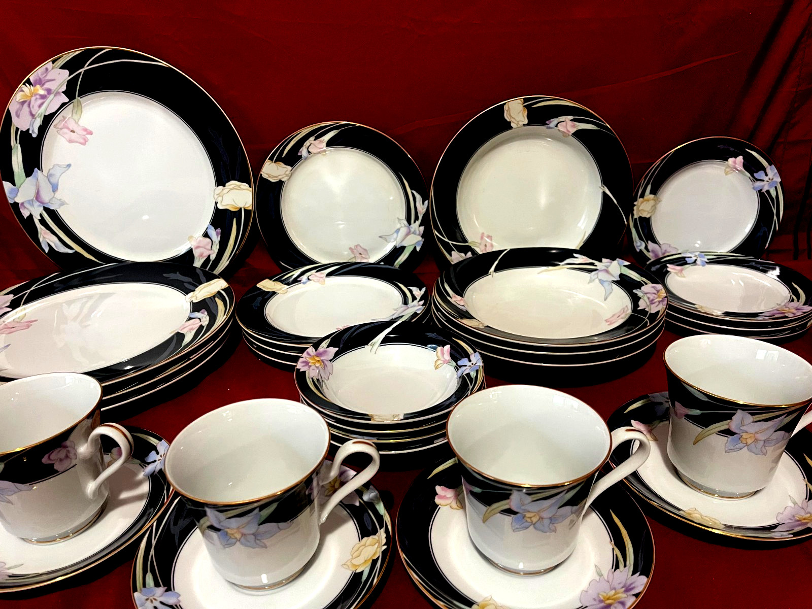 Mikasa Charisma Black 28 Piece (4 Place Settings) Plates Bowls Cups & Saucers