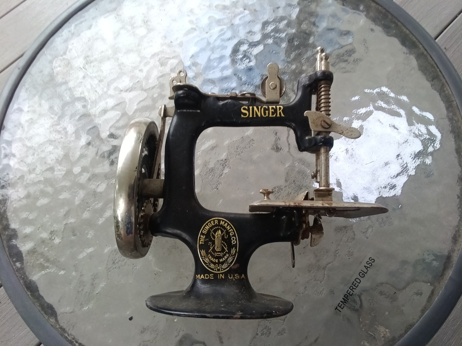 Vintage 1950s Singer Mini Children's Toy Sewhandy Sewing Machine Model 20 Vintage 1950s Singer Mini Children's Toy Sewhandy Sewing Machine Model 20