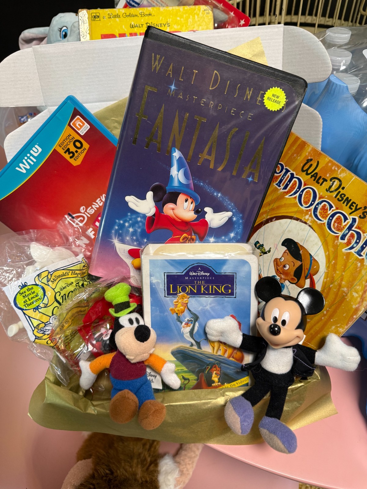 Disney\'s Ultimate Nostalgic Vintage Box With Eight Items Disney\'s Ultimate Nostalgic Vintage Box With Eight Items