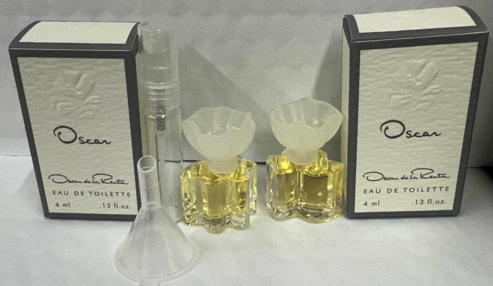 2  Oscar by Oscar de La Renta 0.13 oz/4ml EDT Mini Splash WITH TRAVEL SPRAY